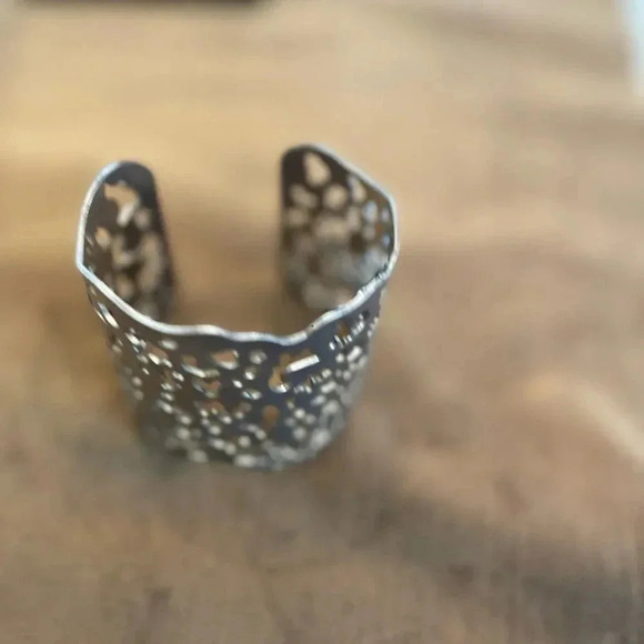 Matte silver cuff bracelet - Picture 9 of 9